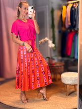 Load image into Gallery viewer, Divas Tshirt