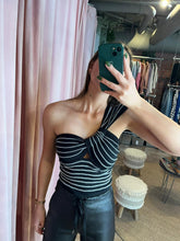 Load image into Gallery viewer, Rose Crochet Top