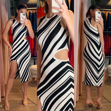 Load image into Gallery viewer, Viktoria Crochet Maxi Dress