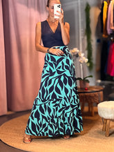 Load image into Gallery viewer, Rome Twist Sleeveless Crop Top