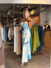 Load image into Gallery viewer, Caceres Strapless Flor Dress