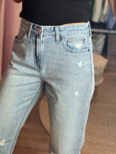 Load image into Gallery viewer, Straight Leg Ripped Jeans