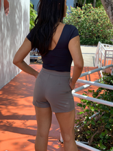 Load image into Gallery viewer, Gray Shorts With Pockets