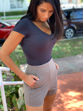 Load image into Gallery viewer, Gray Shorts With Pockets