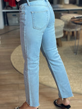 Load image into Gallery viewer, Amoires Low-Rise Straight Cut Jeans
