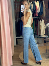 Load image into Gallery viewer, Carol Medium Wide Jeans
