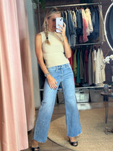 Load image into Gallery viewer, Carol Medium Wide Jeans
