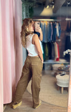 Load image into Gallery viewer, Janice Chic Cargo Pants
