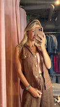 Load image into Gallery viewer, Versailles Rustic Linen Vest
