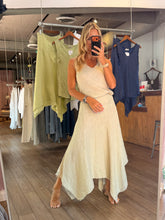 Load image into Gallery viewer, Colette Linen Sleeveless Top
