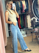 Load image into Gallery viewer, Carol Medium Wide Jeans
