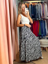 Load image into Gallery viewer, Clau Printed Pleated Skirt
