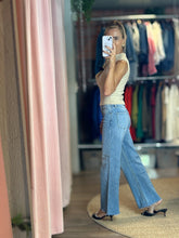 Load image into Gallery viewer, Carol Medium Wide Jeans
