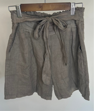 Load image into Gallery viewer, Lulu Linen Shorts
