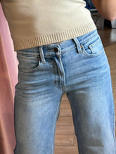 Load image into Gallery viewer, Carol Medium Wide Jeans
