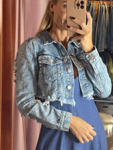 Load image into Gallery viewer, Linka Crop Jean Jacket
