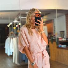 Load image into Gallery viewer, Aurora Boutique Miami Delmar linen blouse in soft pink with puff sleeves worn by a model in a mirror selfie
