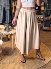 Load image into Gallery viewer, Wide Leg Crop Pants
