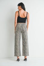 Load image into Gallery viewer, Leopard Print Jeans
