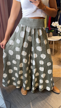 Load image into Gallery viewer, Wide-leg Linen Pants
