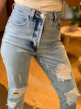 Load image into Gallery viewer, Isla Light Wash Distressed Look Jeans

