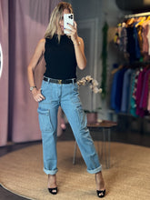 Load image into Gallery viewer, Lutecia Light Wash Jeans
