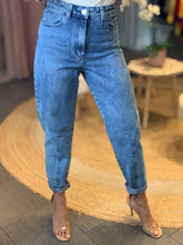 Load image into Gallery viewer, Baggy Tapered Jeans
