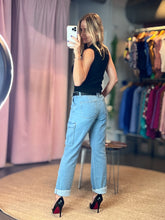Load image into Gallery viewer, Lutecia Light Wash Jeans
