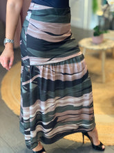 Load image into Gallery viewer, Printed Midi Skirt
