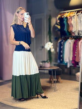 Load image into Gallery viewer, Munique Comfy Skirt
