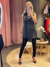 Load image into Gallery viewer, Paty Knitted Extra Long Vest
