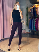 Load image into Gallery viewer, Dorna Skinny Colored Pants
